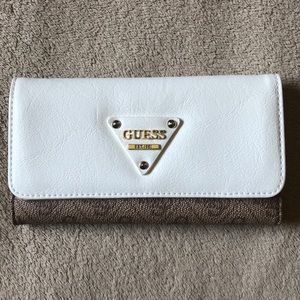 Guess tri-fold wallet